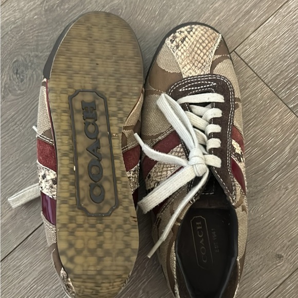 Women’s coach shoes
7 1/2 - Picture 1 of 3